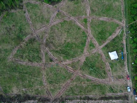 «Атомный» геоглиф высадили под Обнинском