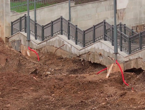На склоне музея космонавтики появится дорожка для пешеходов с колясками
