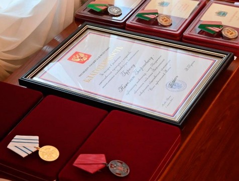 Госнаграды и почетные звания получили 23 жителя региона
