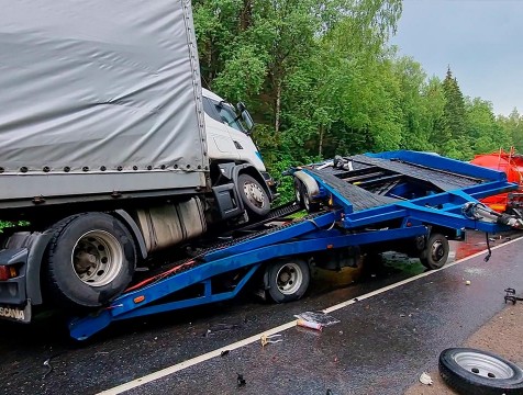 Большегруз без тормозов устроил массовое ДТП в Жуковском районе