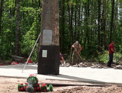 Могилу партизана Горчакова обустраивают в Людиновском районе