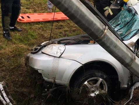33-летний водитель погиб, врезавшись в столб