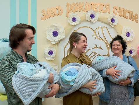 Первую за последних пять лет тройню выписали в калужском перинатальном центре