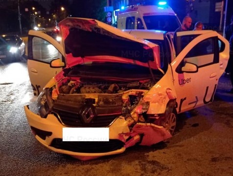 В центре Калуги ночью произошло ДТП, есть пострадавший