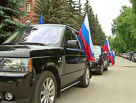 Традиционным автопробегом отметили День России в Калуге