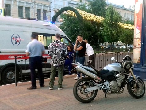 В центре Калуги мотоциклист сбил 17-летнего пешехода