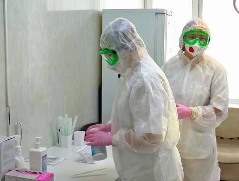 Выплаты медикам за работу в условиях пандемии продолжатся