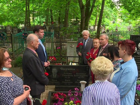 Память добровольцев калужского спецэшелона почтили на Пятницком кладбище