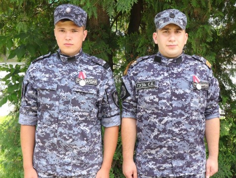 Росгвардейцы получили медали за спасение людей на пожаре
