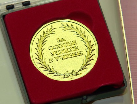 ЕГЭ по русскому языку лишил выпускников региона 17 золотых медалей