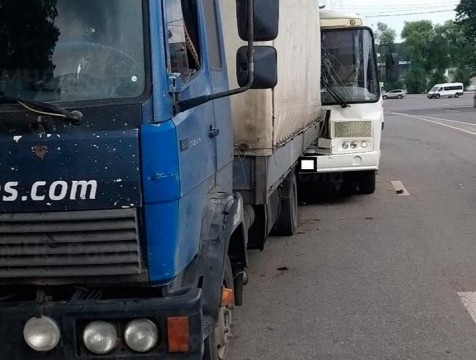 Пять пассажиров пострадали в ДТП с автобусом и грузовиком