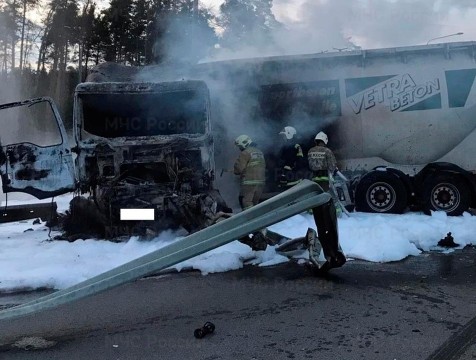 Цементовоз загорелся после аварии на 153 километре М-3 «Украина»