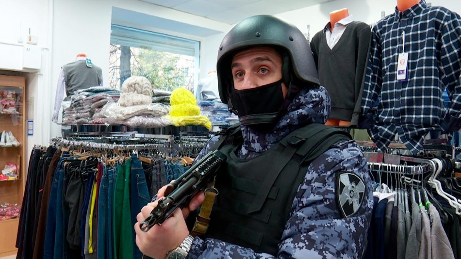 Росгвардеец-в-магазине-1029.jpg