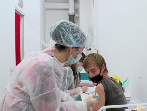 Волонтеры помогли привиться бывшим воспитанникам интернатов и детдомов
