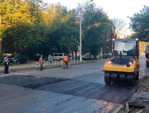 Железнодорожный переезд на Билибина закатали в асфальт