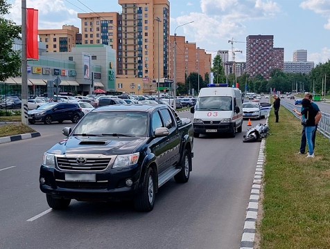Мотоцикл и внедорожник не поделили дорогу в Обнинске
