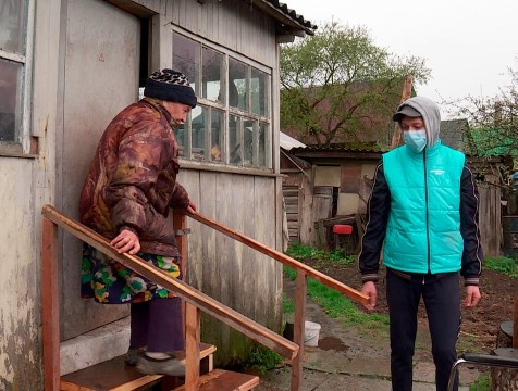 В регионе продолжает действовать горячая линия для волонтёрской помощи пожилым
