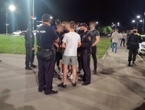 Полиция и ОМОН задержали пьяных калужан на Яченской набережной
