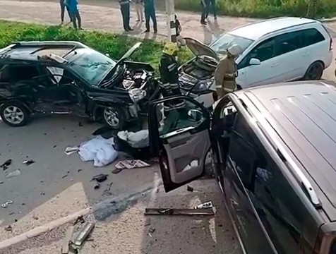 В массовом ДТП на автодороге М-3 пострадало четверо детей