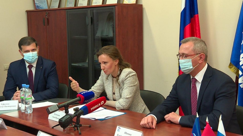 Круглый-стол-НКО-ЕР-0813.jpg
