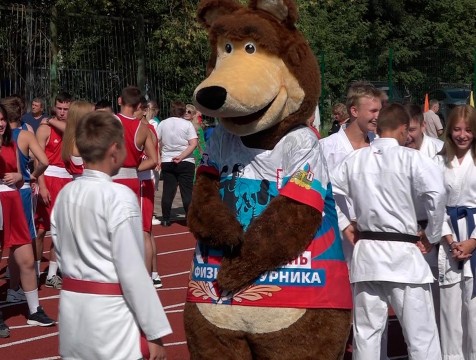 Обновленное футбольное поле открыли в Малоярославце в День физкультурника