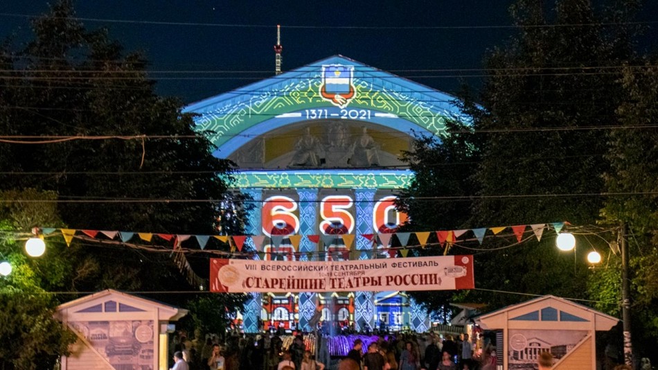 Световое-шоу-драмтеатр0814.jpg
