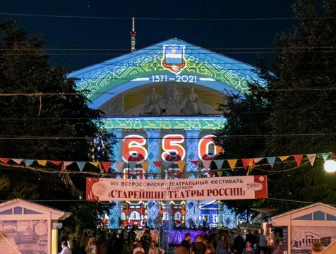 Световое шоу, посвященное истории Калуги, показали на фасаде драмтеатра