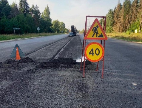 Подрядчик меняет бракованный асфальт на дороге «Калуга-Перемышль-Орел»