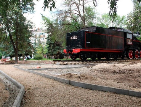Территория у памятника «Паровозу» в Калуге благоустроена на 58%