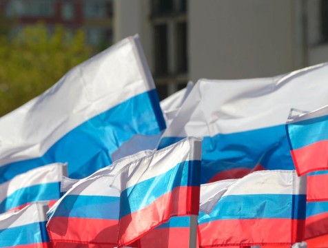 В День Государственного флага в Калуге снова развернут большой триколор