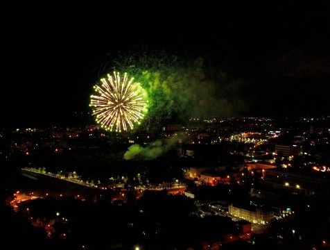 Праздничный концерт и фейерверк в Калуге собрал более 20 тысяч человек