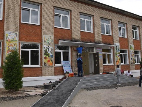 Школу в Малоярославце украсят мотивами росписей известного советского художника