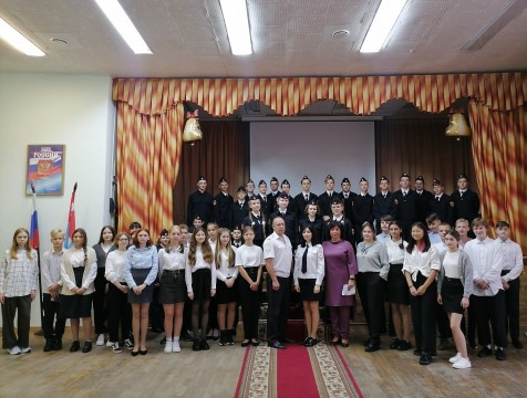 Дорожные инспекторы поздравили калужских школьников и напомнили о правилах