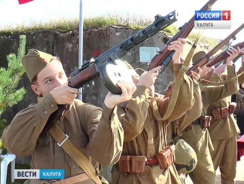 Подвиг подольских курсантов реконструировали на Ильинских рубежах