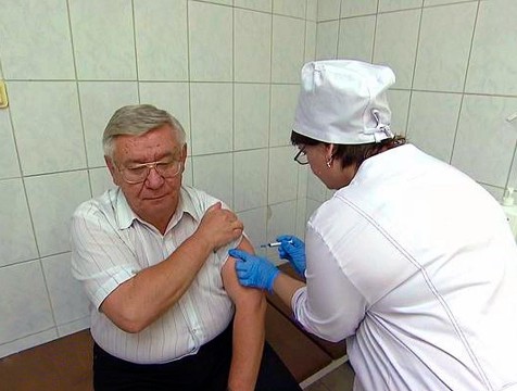 Врачи: сочетать прививку от гриппа и коронавируса можно