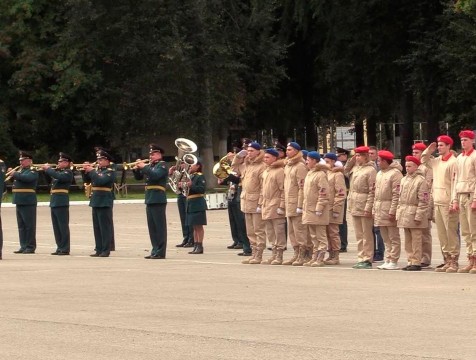 Более 200 юнармейцев проведут четыре дня в военной части под Козельском