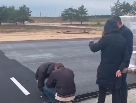Строительство футбольного поля в сквере Волкова ускорят