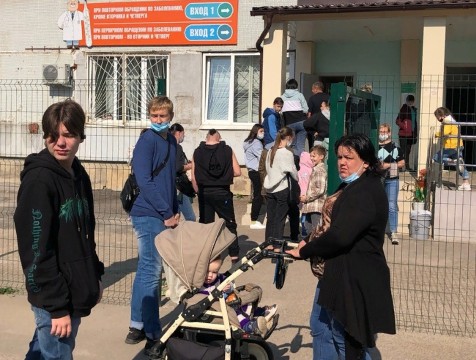Из-за роста заболеваемости детей в поликлиники Калуги выстроились очереди