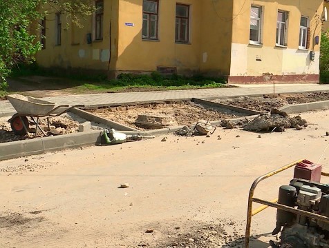 14 межквартальных проездов ремонтируют в Калуге