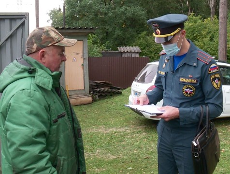 Сотрудники МЧС проверили дачников на безопасное использование обогревателей