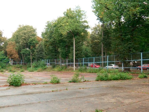 Теннисный корт рядом с Дворцом пионеров восстановят в Калуге