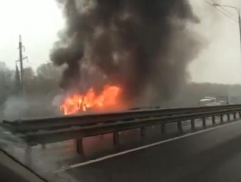 Автобус с детьми из Калужской области загорелся под Чеховом