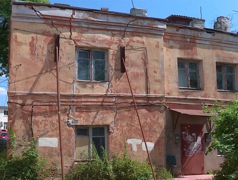 Более 3,5 тысячи калужан из аварийных домов получат новое жилье досрочно