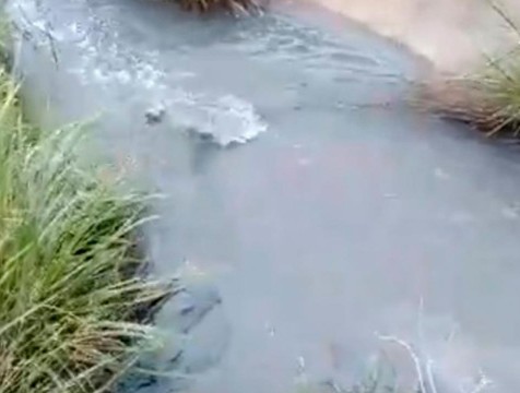 Приток Угры вновь загрязнен отходами производства