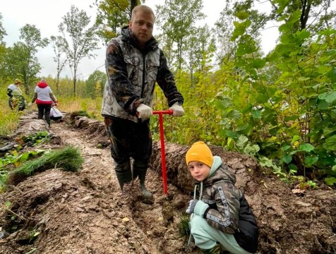 Более 5 тысяч сосен посадили в Людиновском лесничестве в рамках экологической акции