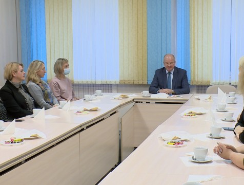 Приехавшим педагогам рассказали о преимуществах работы в калужских школах