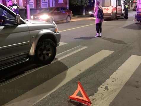 Пешеходов сбили на переходе на улице Луначарского