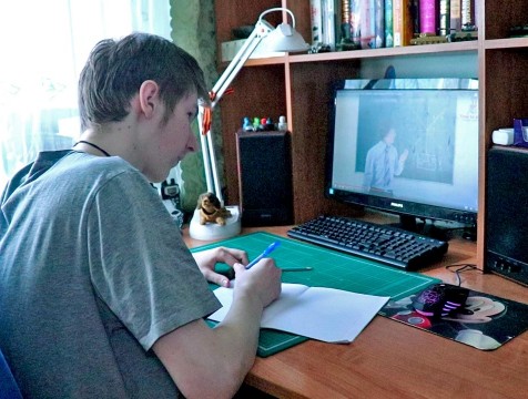 Восемь классов и одна школа перешли на дистант из-за роста заболеваемости ОРВИ и COVID-19