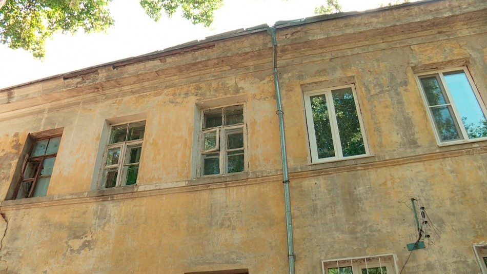 Аварийный-дом-на-Глаголева-0806.jpg