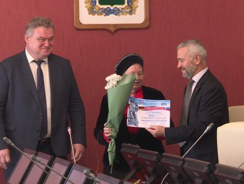 Калужским блокадникам вручили денежные сертификаты